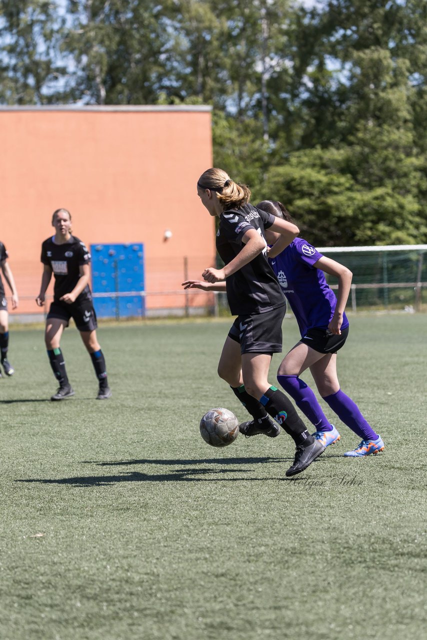 Bild 190 - wBJ SV Henstedt Ulzburg - TuS Rotenhof : Ergebnis: 12:0